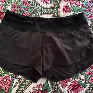 Lululemon 2.5 shorts - black - size 4